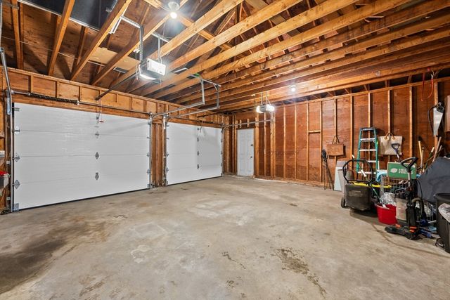 39 Hillside Dr, Sturbridge, MA 01566