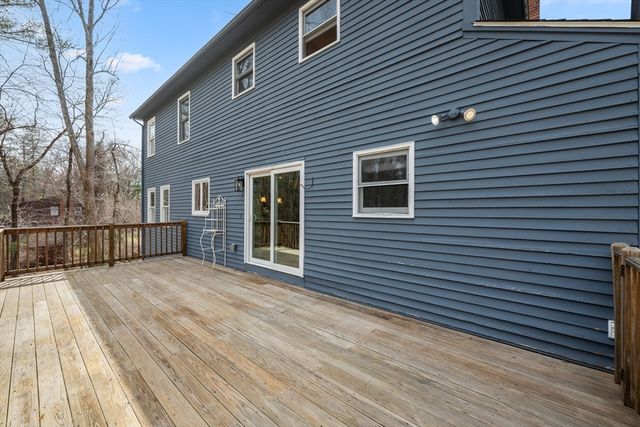 39 Hillside Dr, Sturbridge, MA 01566