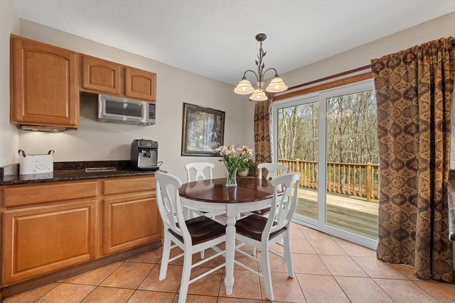 39 Hillside Dr, Sturbridge, MA 01566