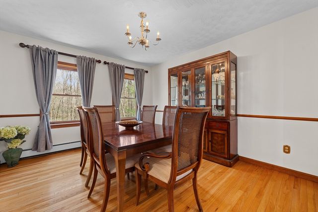 39 Hillside Dr, Sturbridge, MA 01566