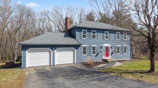 39 Hillside Dr, Sturbridge, MA 01566