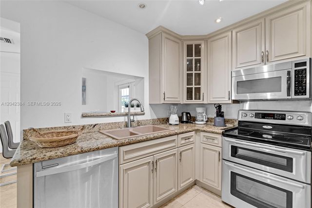 3338 Taft St, Hollywood, FL 33021