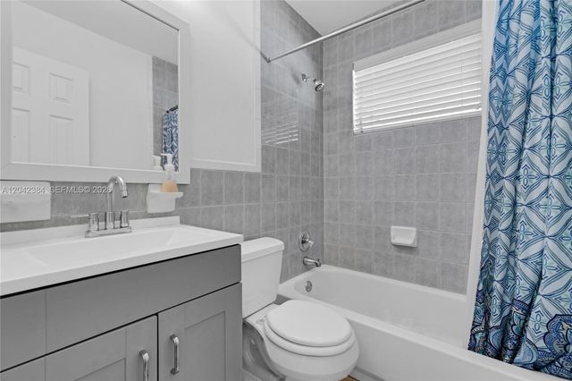 3338 Taft St, Hollywood, FL 33021