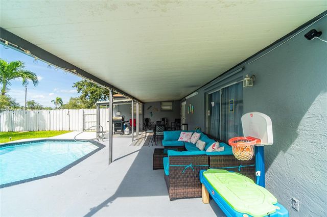 3338 Taft St, Hollywood, FL 33021