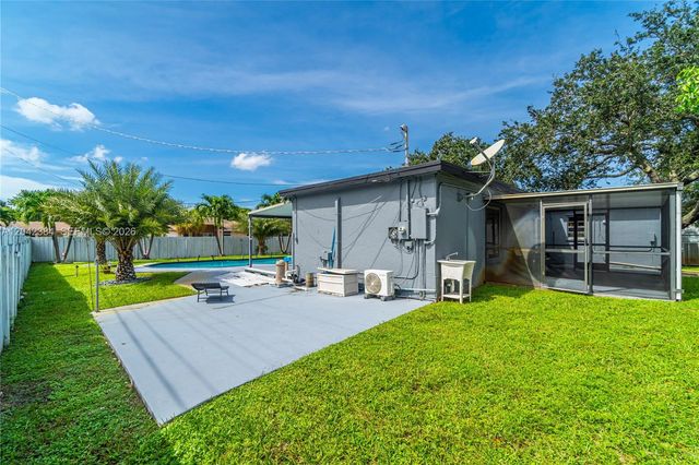 3338 Taft St, Hollywood, FL 33021