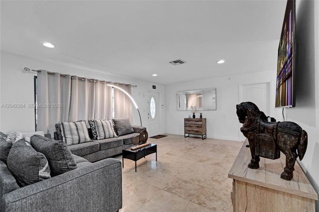3338 Taft St, Hollywood, FL 33021