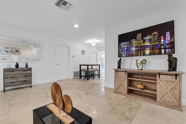 3338 Taft St, Hollywood, FL 33021