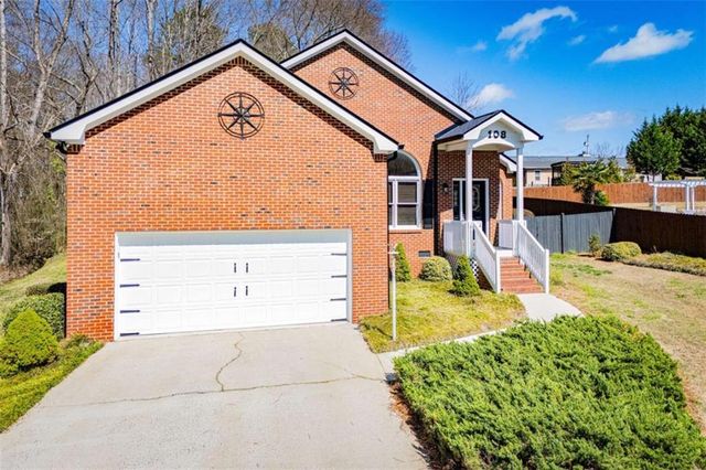 108 Hunter Way, Carrollton, GA 30116