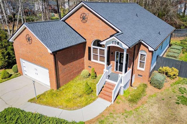 108 Hunter Way, Carrollton, GA 30116