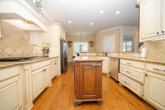 7913 Forest View Court, North Richland Hills, TX 76182