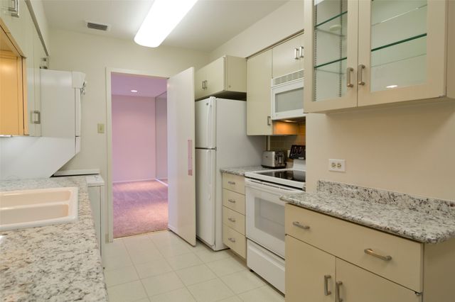 6335 W Northwest Highway 913, Dallas, TX 75225