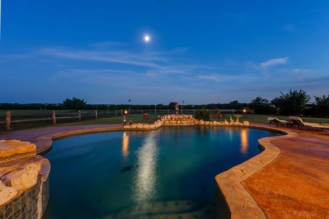 901 County Road 250, Georgetown, TX 78633