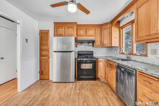 39 Zephyr Road, Trumbull, CT 06611