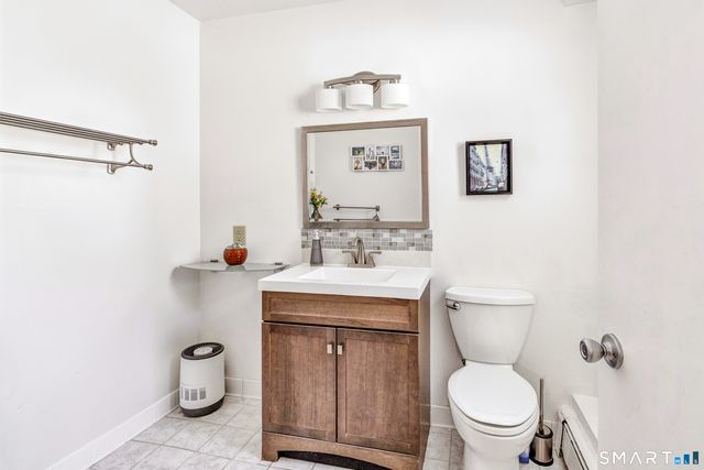 39 Zephyr Road, Trumbull, CT 06611