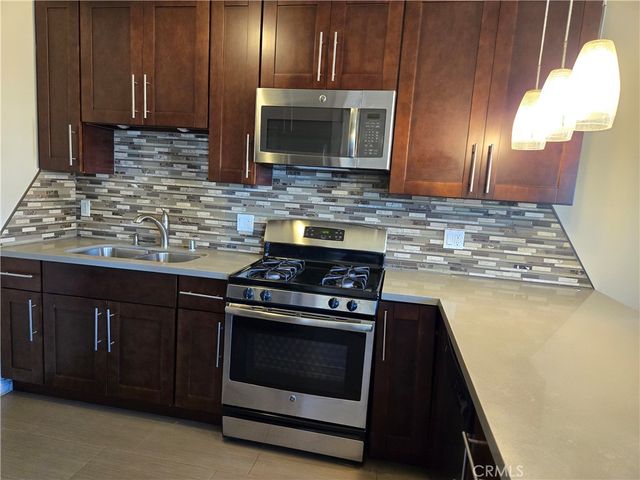10939 1/2 Moorpark, Toluca Lake, CA 91602