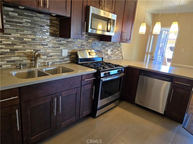10939 1/2 Moorpark, Toluca Lake, CA 91602