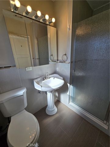 10939 1/2 Moorpark, Toluca Lake, CA 91602