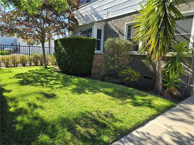 10939 1/2 Moorpark, Toluca Lake, CA 91602