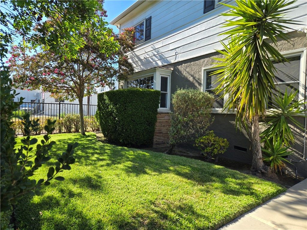 10939 1/2 Moorpark, Toluca Lake, CA 91602