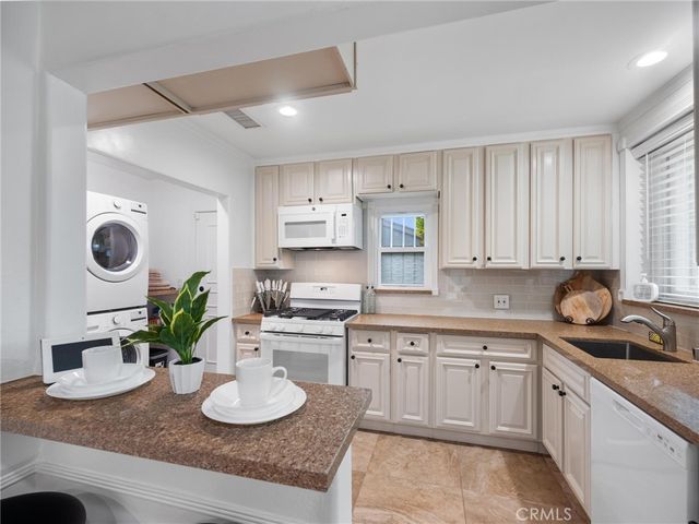 2300 W Century Boulevard, Inglewood, CA 90303