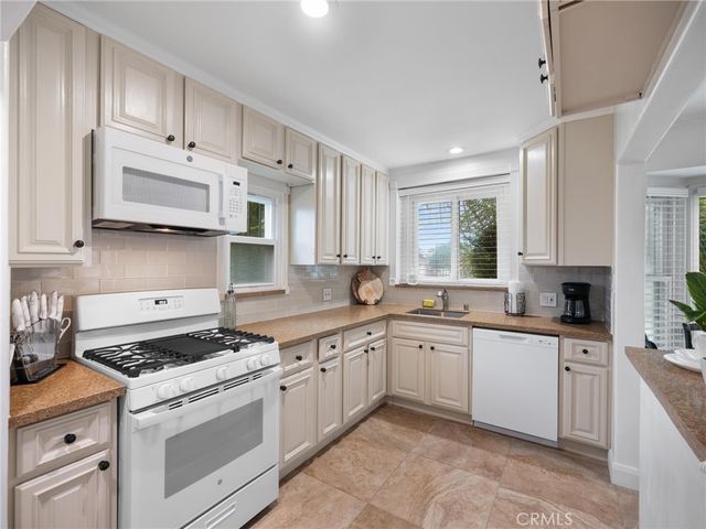 2300 W Century Boulevard, Inglewood, CA 90303