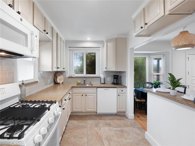 2300 W Century Boulevard, Inglewood, CA 90303