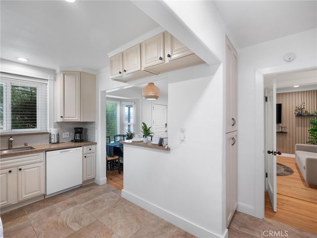 2300 W Century Boulevard, Inglewood, CA 90303