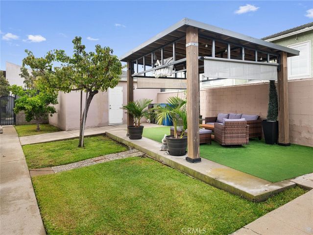 2300 W Century Boulevard, Inglewood, CA 90303