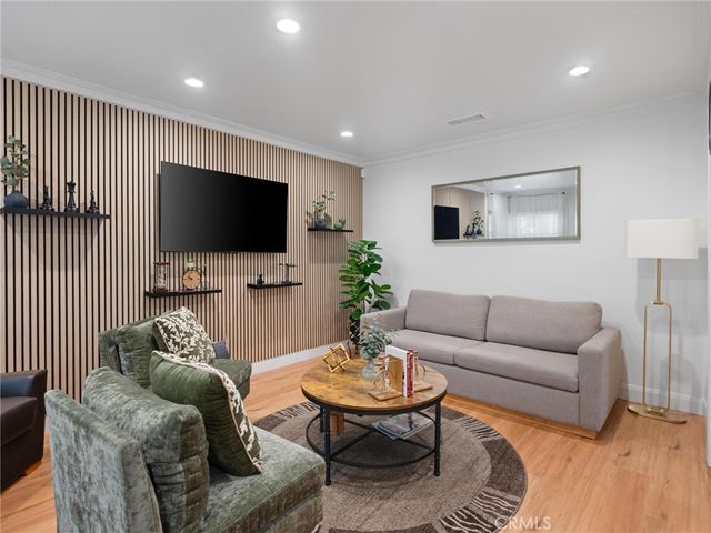 2300 W Century Boulevard, Inglewood, CA 90303