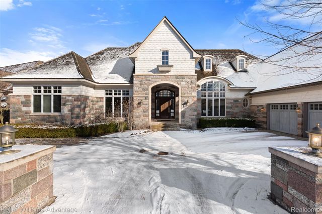 2951 Turtle Pond Court, Bloomfield Charter Township, MI 48302