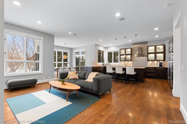 2951 Turtle Pond Court, Bloomfield Charter Township, MI 48302