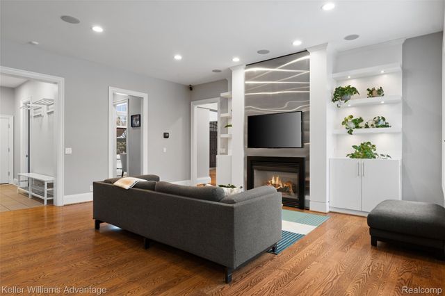 2951 Turtle Pond Court, Bloomfield Charter Township, MI 48302