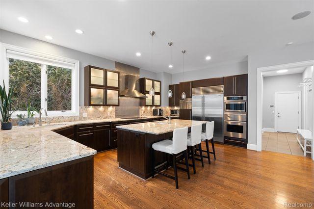 2951 Turtle Pond Court, Bloomfield Charter Township, MI 48302