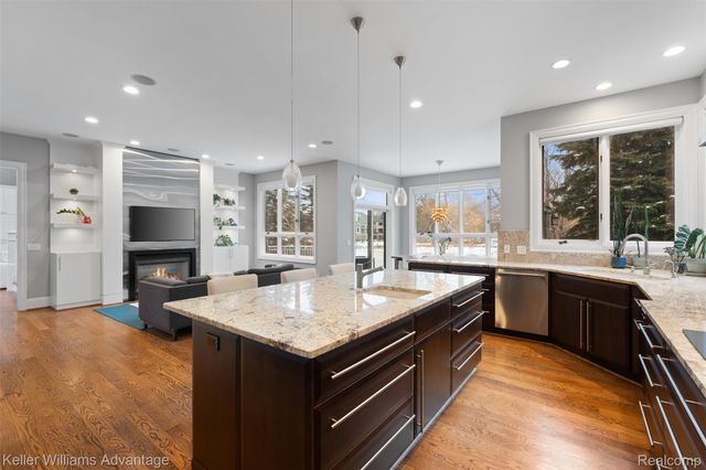 2951 Turtle Pond Court, Bloomfield Charter Township, MI 48302