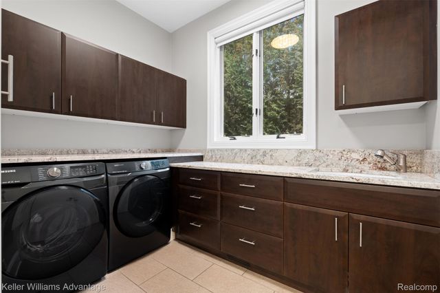 2951 Turtle Pond Court, Bloomfield Charter Township, MI 48302