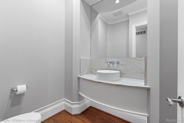 2951 Turtle Pond Court, Bloomfield Charter Township, MI 48302