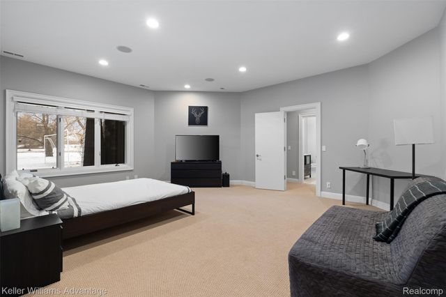 2951 Turtle Pond Court, Bloomfield Charter Township, MI 48302