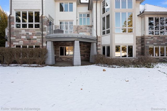 2951 Turtle Pond Court, Bloomfield Charter Township, MI 48302