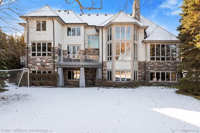 2951 Turtle Pond Court, Bloomfield Charter Township, MI 48302