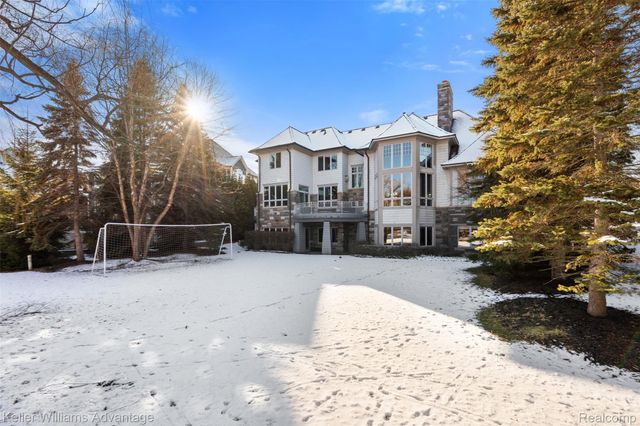 2951 Turtle Pond Court, Bloomfield Charter Township, MI 48302