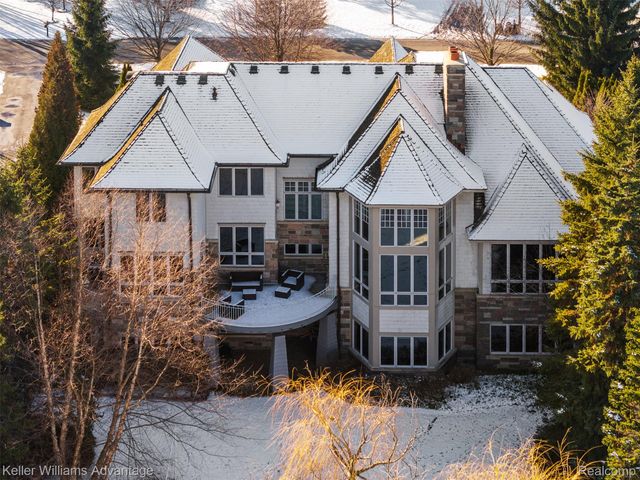 2951 Turtle Pond Court, Bloomfield Charter Township, MI 48302