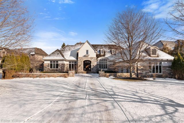 2951 Turtle Pond Court, Bloomfield Charter Township, MI 48302