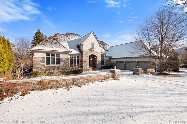 2951 Turtle Pond Court, Bloomfield Charter Township, MI 48302