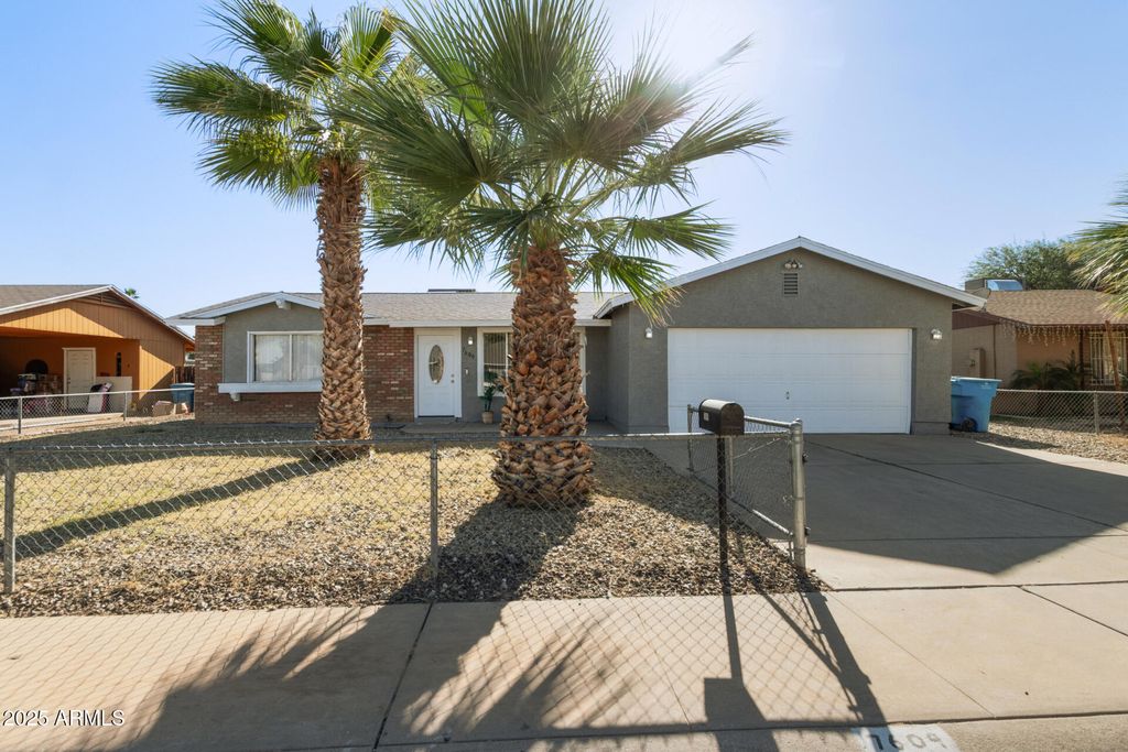 7609 W CHEERY LYNN Road, Phoenix, AZ 85033
