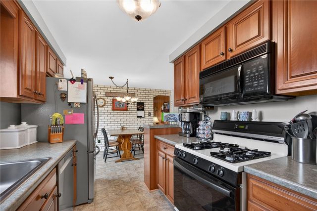 5483 Glen Hill Dr, Bethel Park, PA 15102