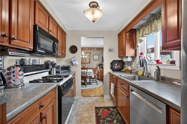 5483 Glen Hill Dr, Bethel Park, PA 15102