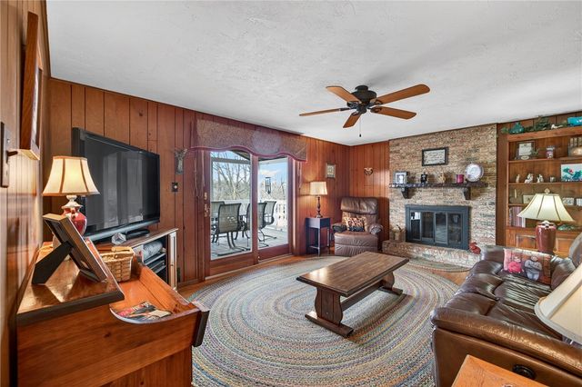 5483 Glen Hill Dr, Bethel Park, PA 15102