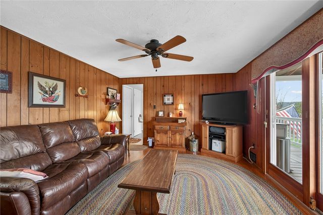 5483 Glen Hill Dr, Bethel Park, PA 15102