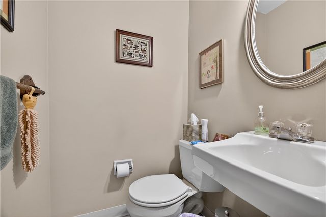 5483 Glen Hill Dr, Bethel Park, PA 15102
