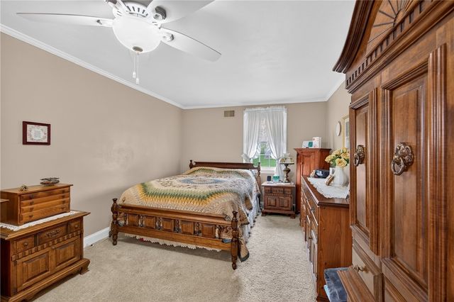 5483 Glen Hill Dr, Bethel Park, PA 15102